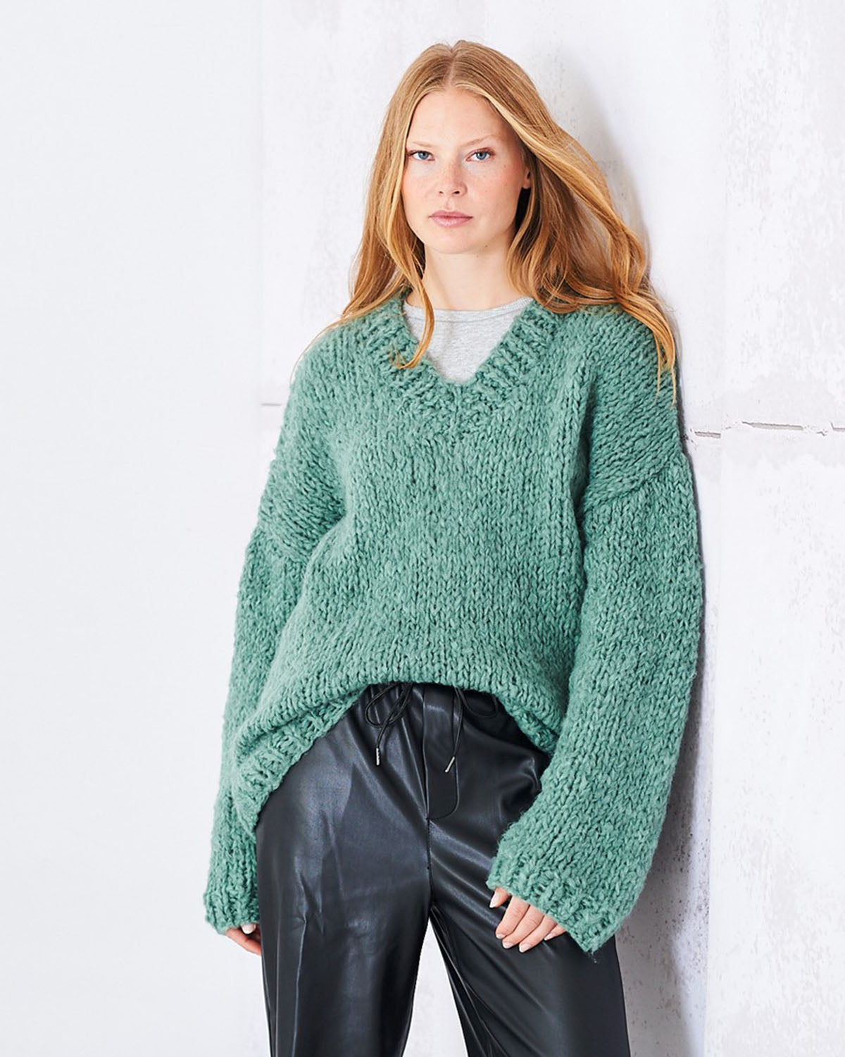 Knitted Sweaters in Cloudlike Pattern - 10250