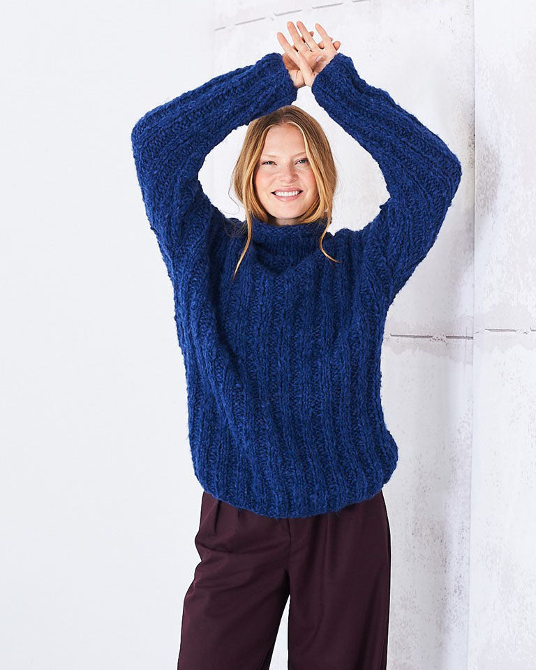 Knitted Sweaters in Cloudlike Pattern - 10252